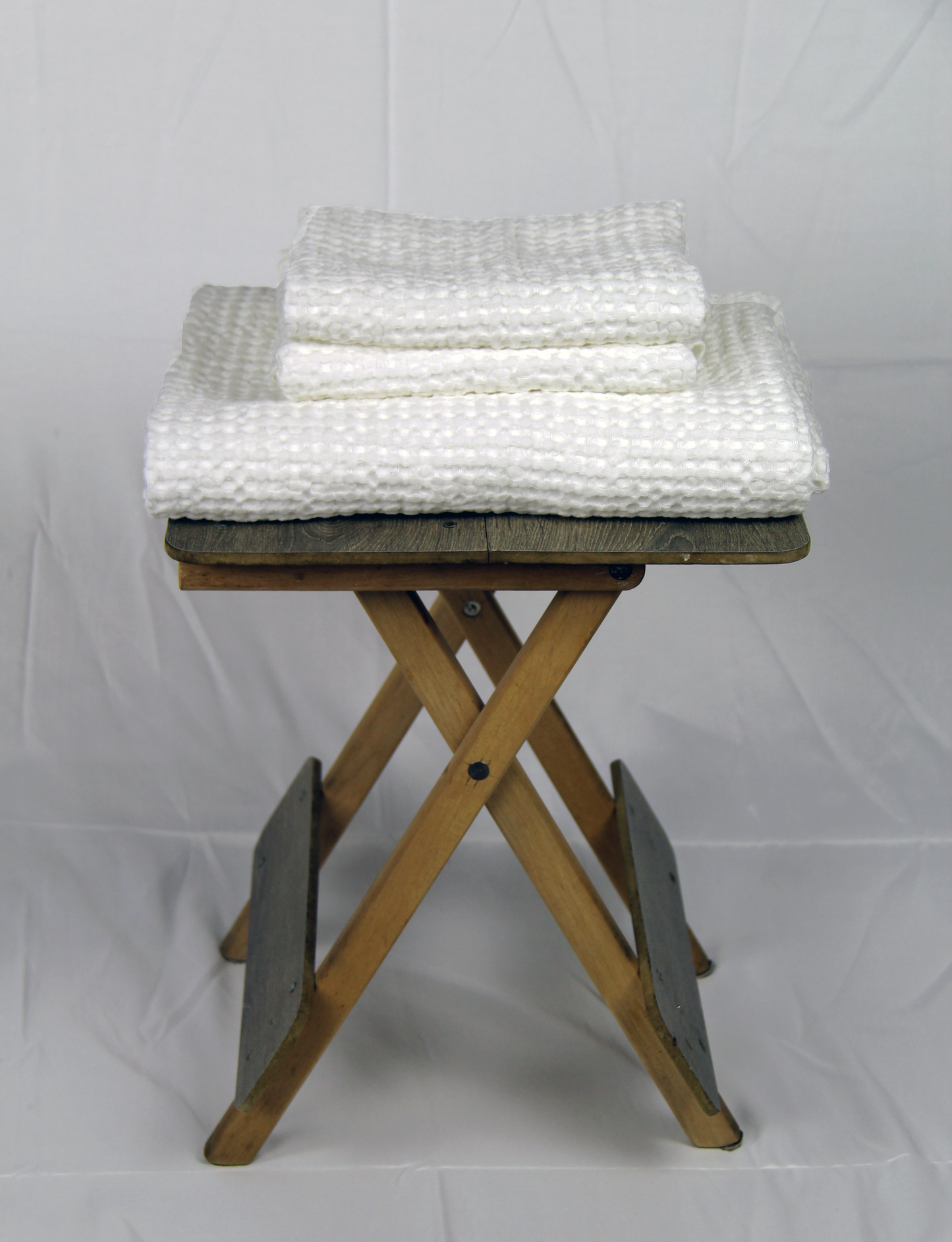 Navy Blue Linen Waffle Towel | Luxurious & Soft Bathing Experience